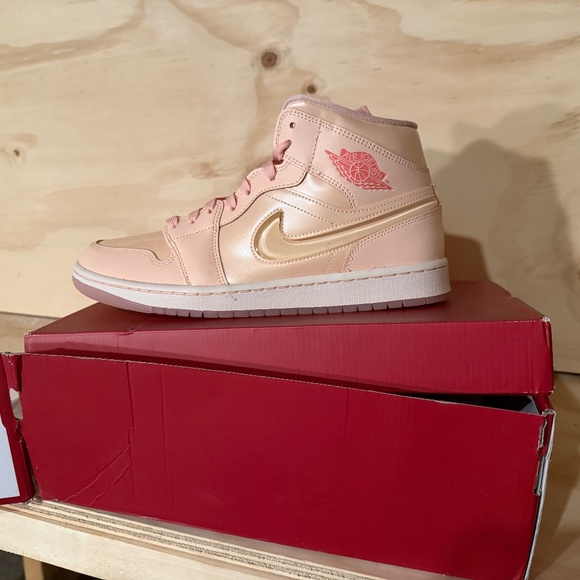Other - 💘 Air Jordan 1 Mid “Valentine’s Day” – Women’s 12 / Men’s 10.5 💘